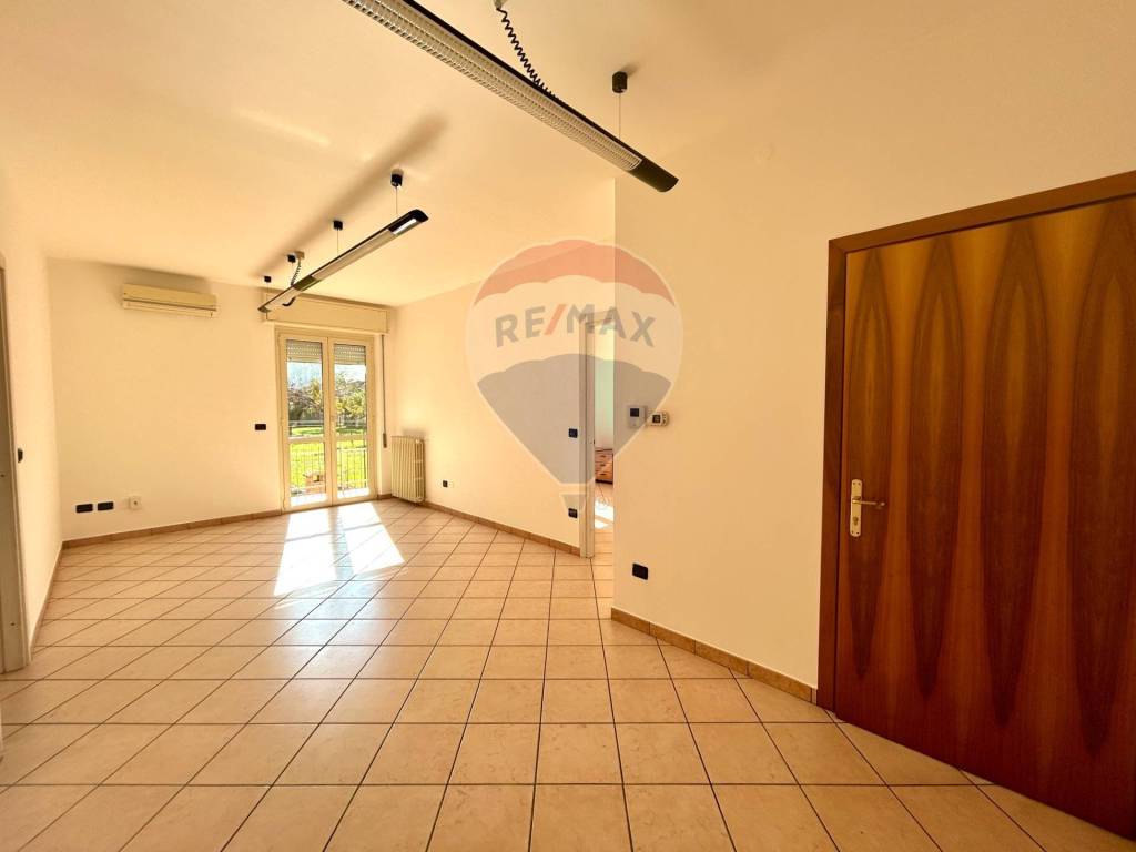 negozio in affitto a Costa Volpino