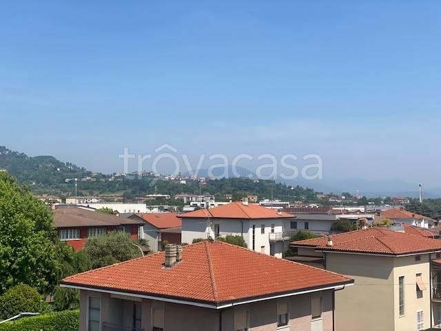 appartamento in affitto a Curno