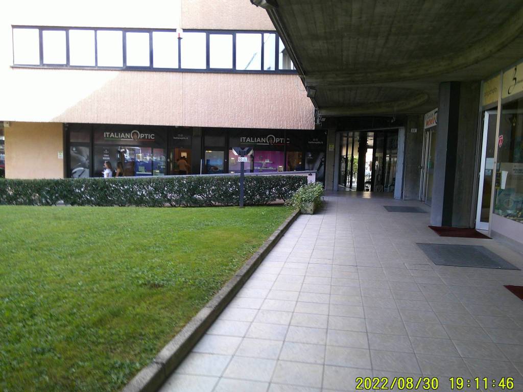 negozio in affitto a Curno