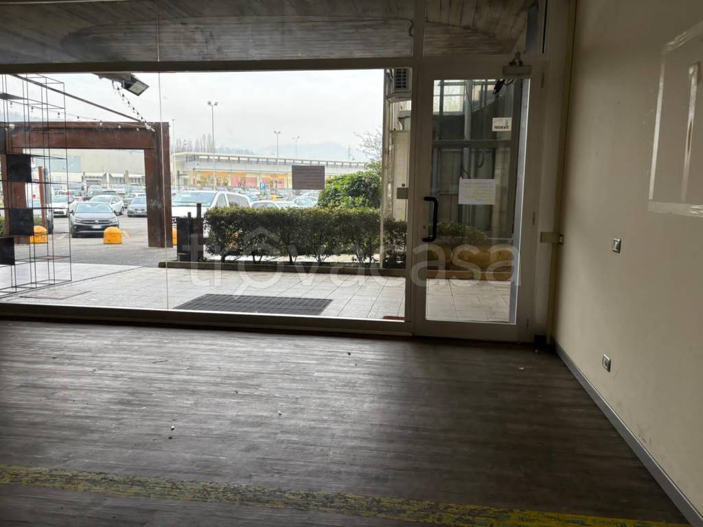 negozio in affitto a Curno