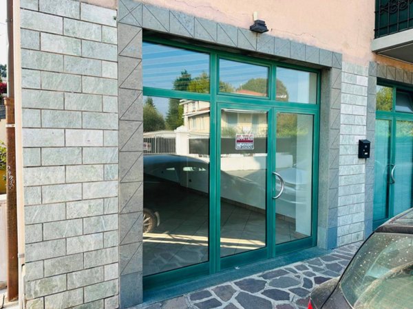 negozio in affitto a Curno