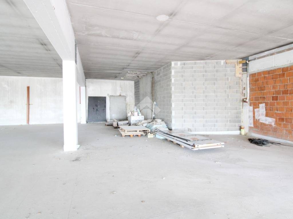 negozio in affitto a Curno