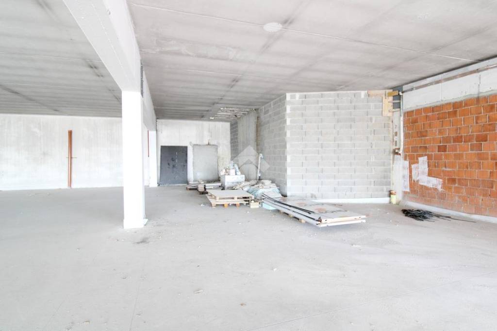 negozio in affitto a Curno