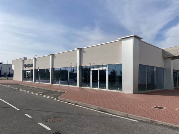 negozio in affitto a Curno