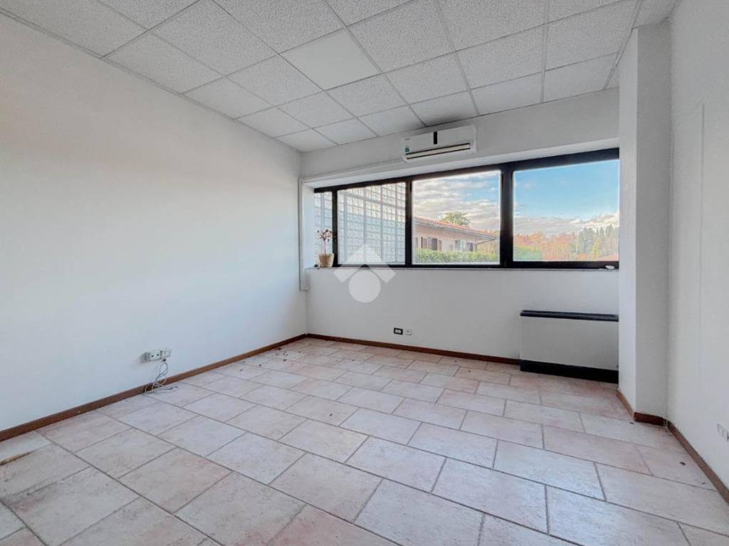 ufficio in affitto a Curno