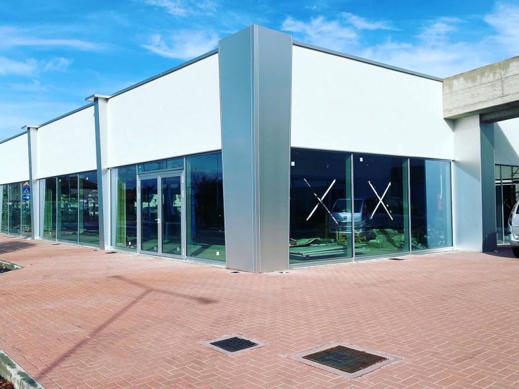 negozio in affitto a Curno