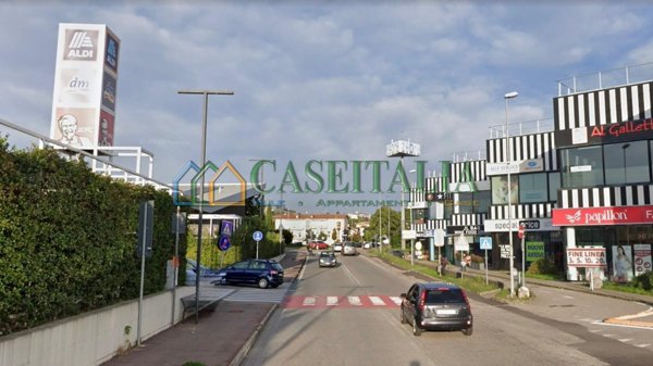 locale commerciale in affitto a Curno