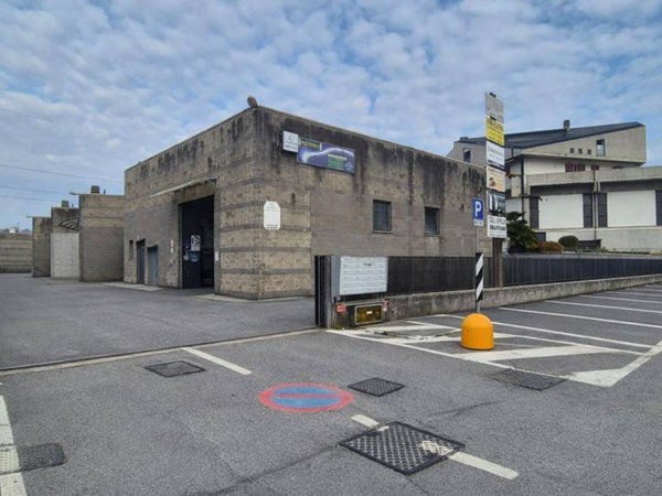 locale commerciale in affitto a Curno