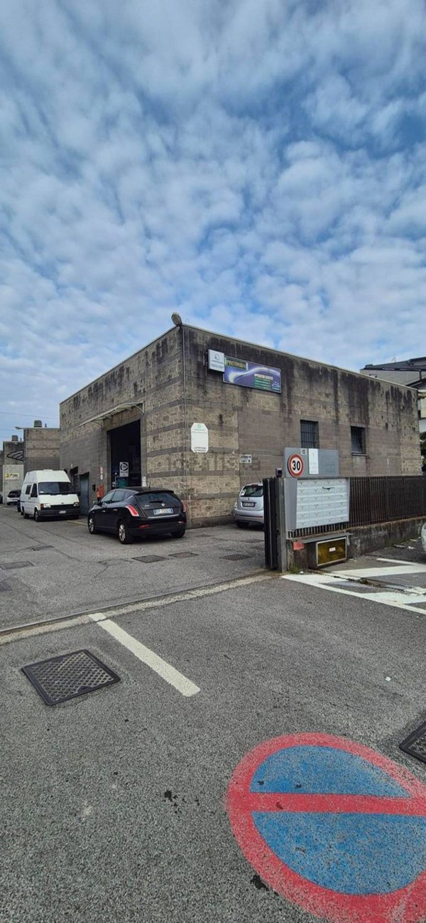 locale di sgombero in affitto a Curno