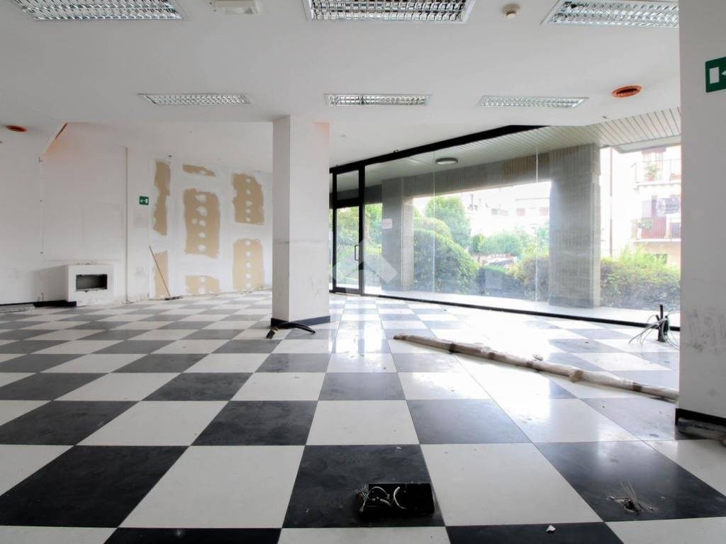 negozio in affitto a Curno