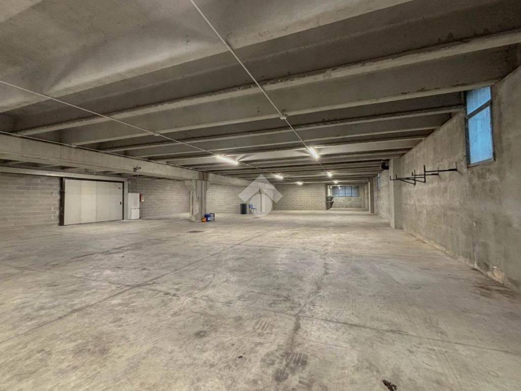 locale commerciale in affitto a Curno