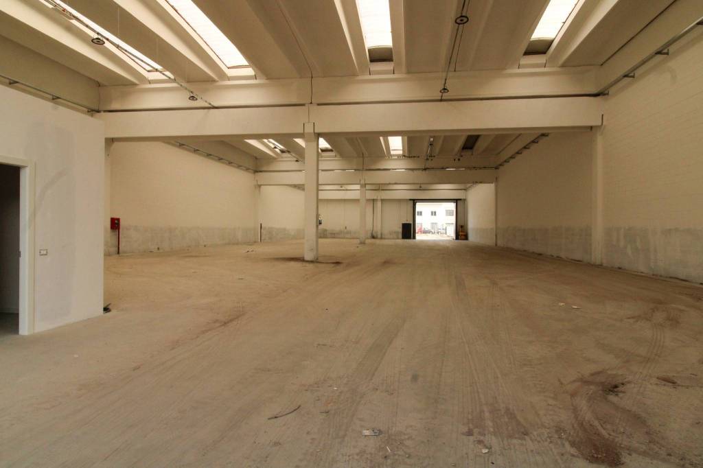 locale commerciale in affitto a Dalmine