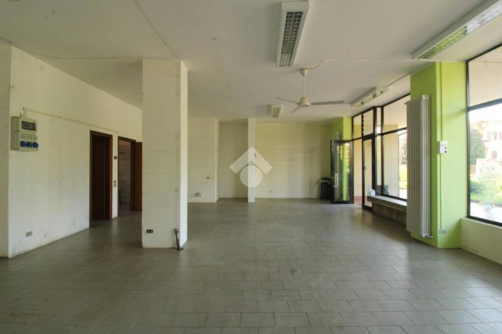 negozio in affitto a Dalmine