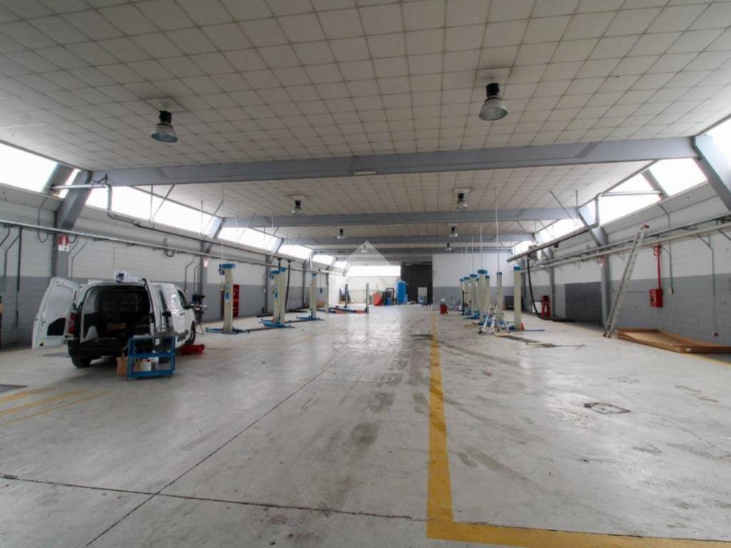 capannone in affitto a Dalmine in zona Guzzanica