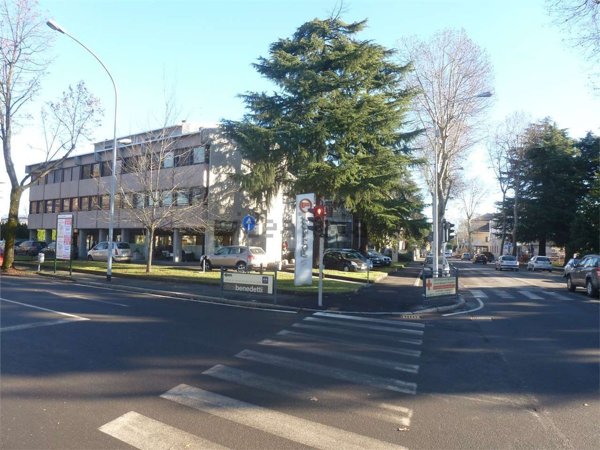 ufficio in affitto a Dalmine in zona Sforzatica Sant'Andrea