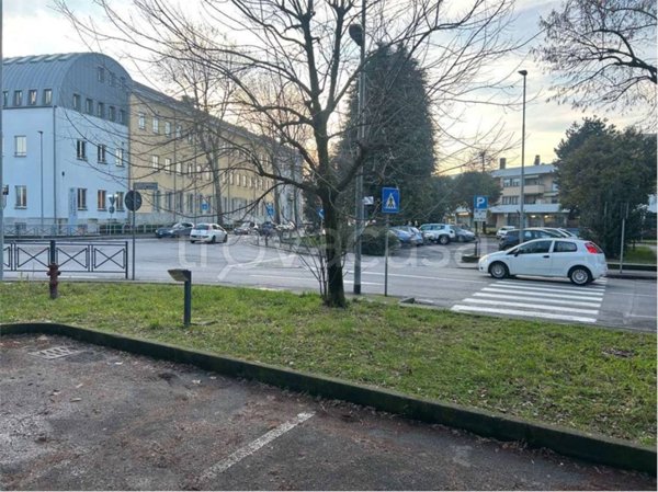 negozio in affitto a Dalmine