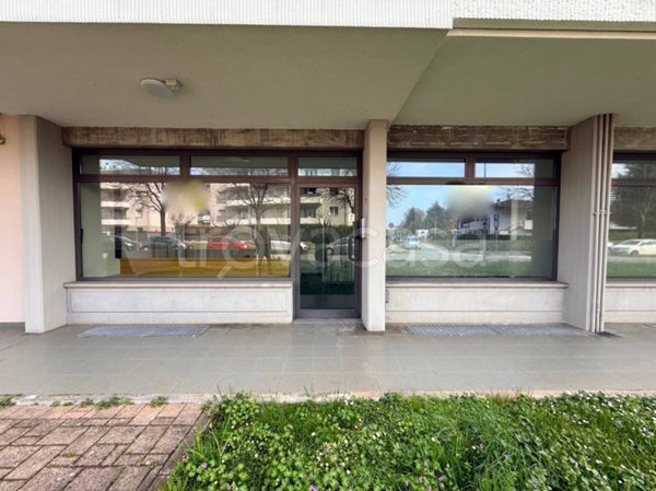 negozio in affitto a Dalmine