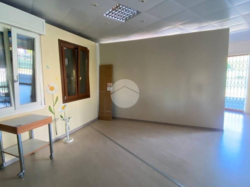 negozio in affitto a Dalmine in zona Sforzatica Santa Maria d'Oleno