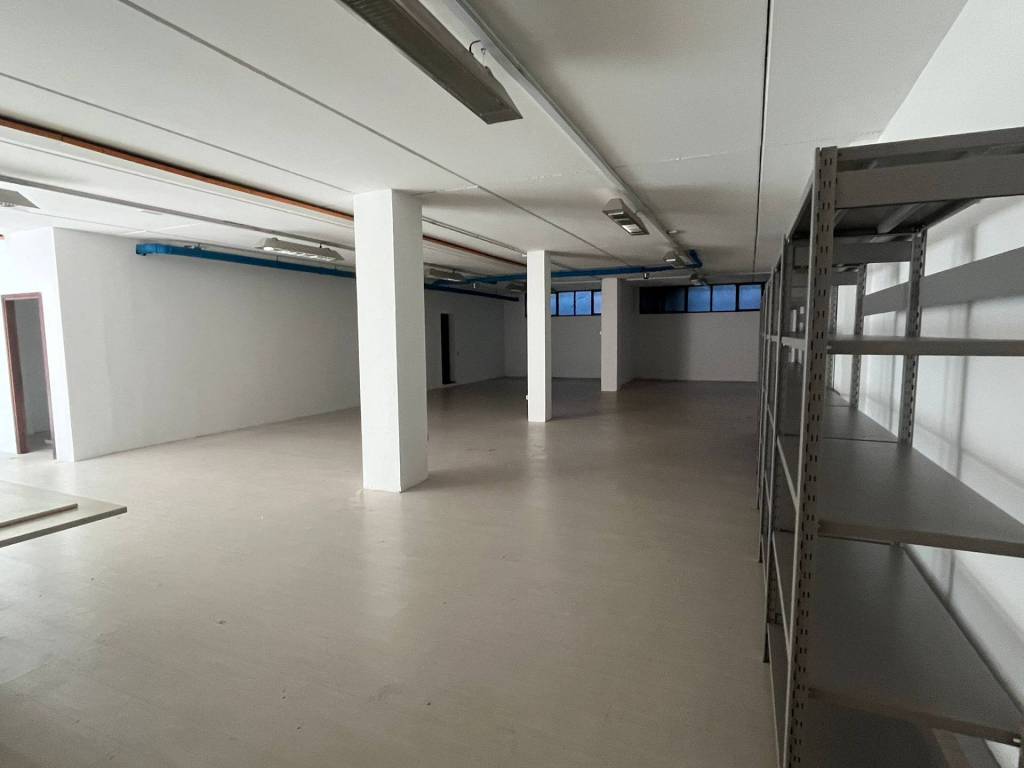 negozio in affitto a Dalmine in zona Guzzanica