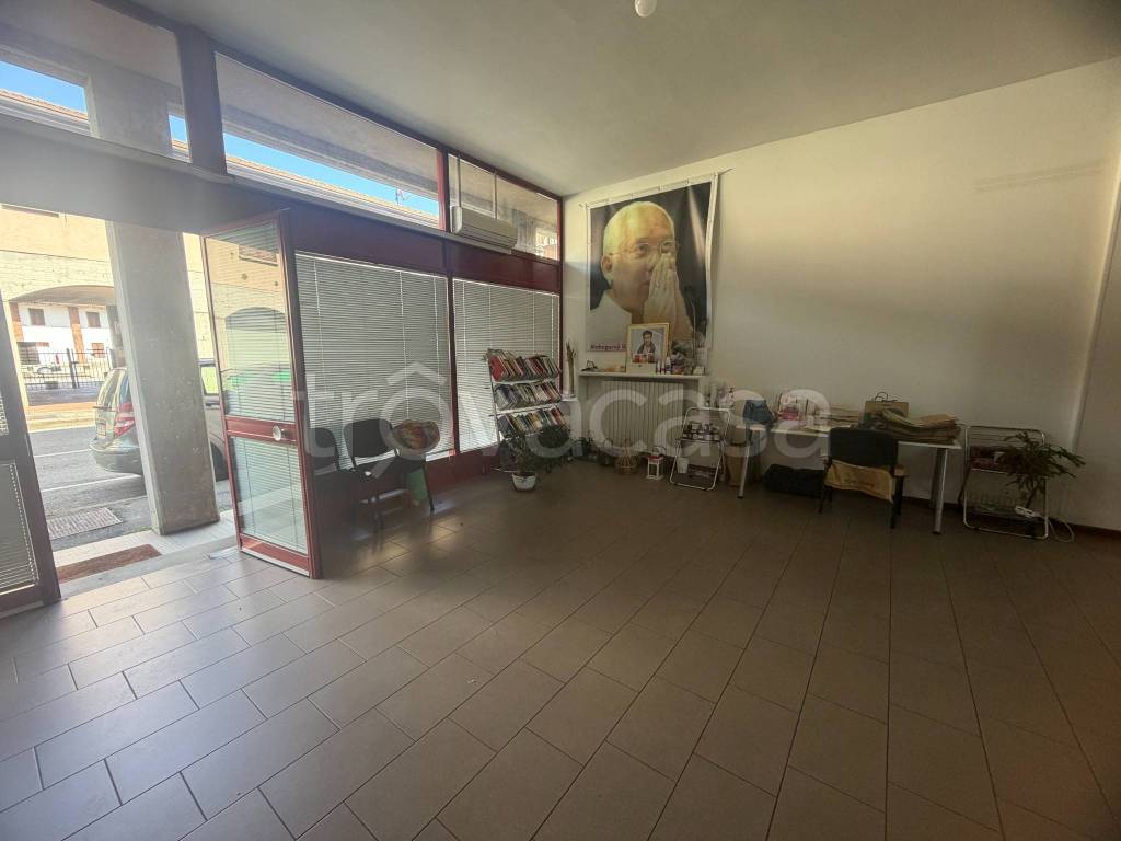 negozio in affitto a Dalmine