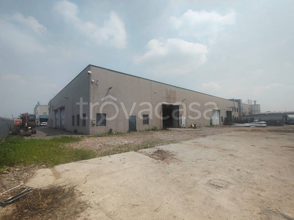 locale commerciale in affitto a Dalmine