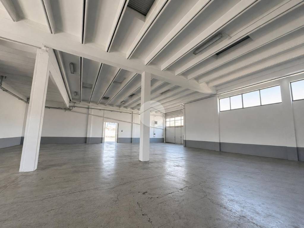 locale commerciale in affitto a Dalmine in zona Guzzanica