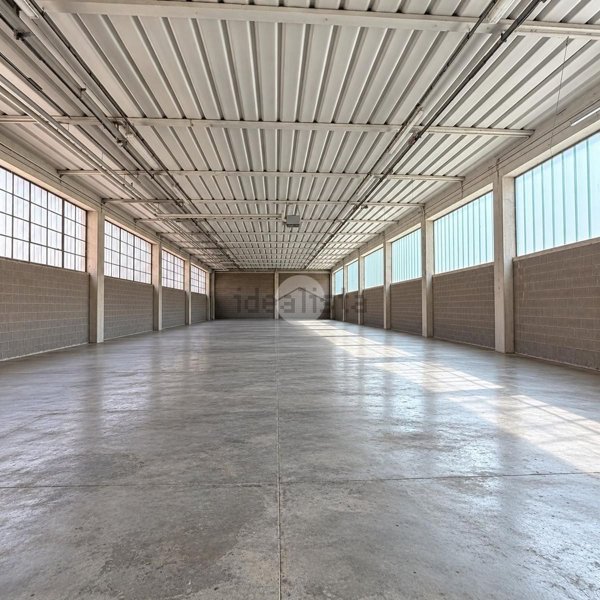 locale commerciale in affitto a Dalmine in zona Sforzatica Santa Maria d'Oleno