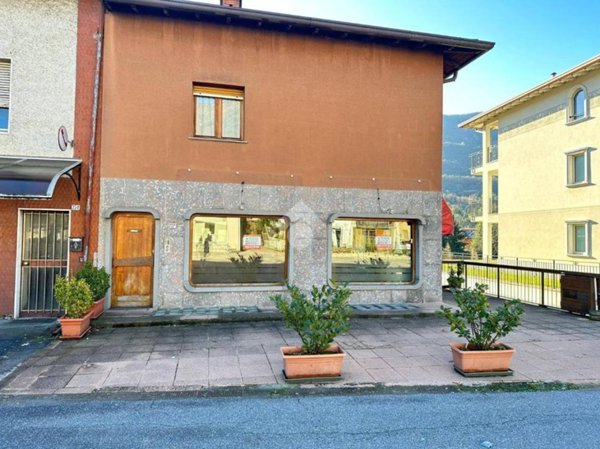 negozio in affitto ad Endine Gaiano in zona Piangaiano