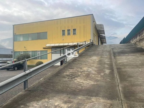 locale commerciale in affitto ad Endine Gaiano