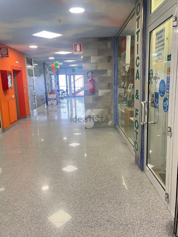 locale commerciale in affitto ad Endine Gaiano
