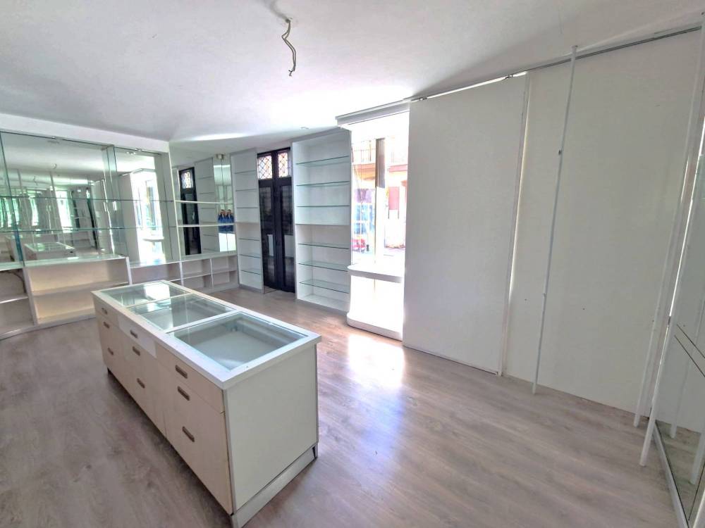 negozio in affitto ad Almese