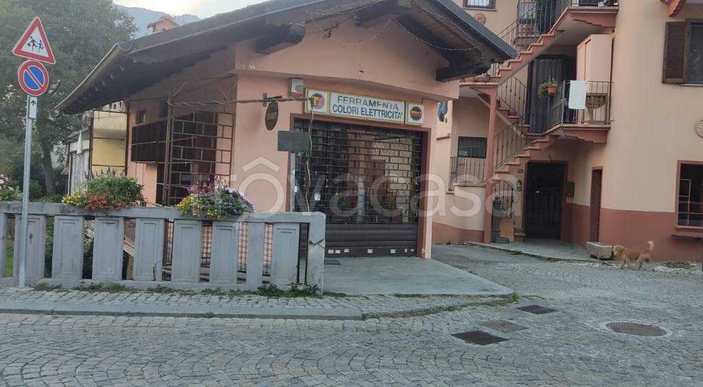 negozio in affitto ad Almese