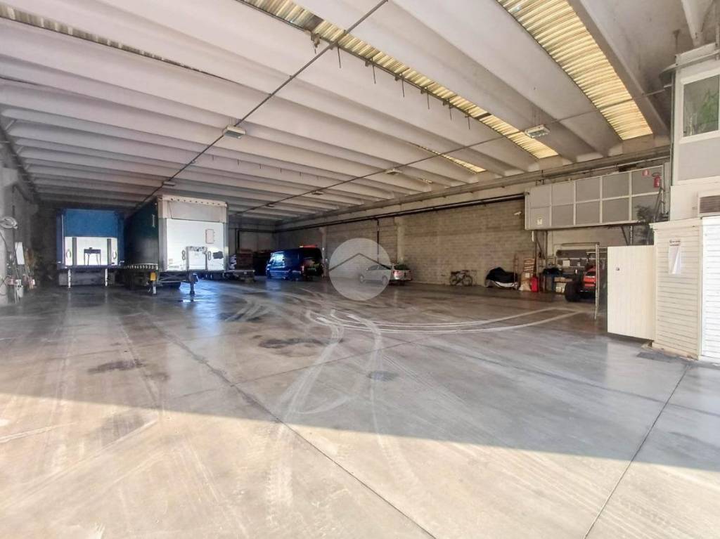 locale commerciale in affitto a Fara Gera d'Adda