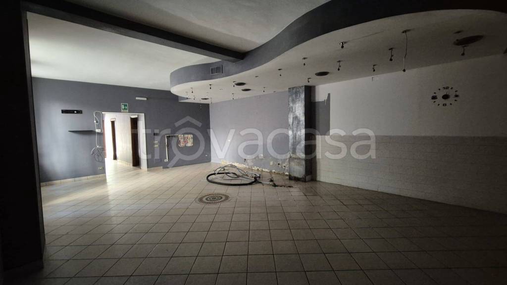 negozio in affitto a Fara Gera d'Adda