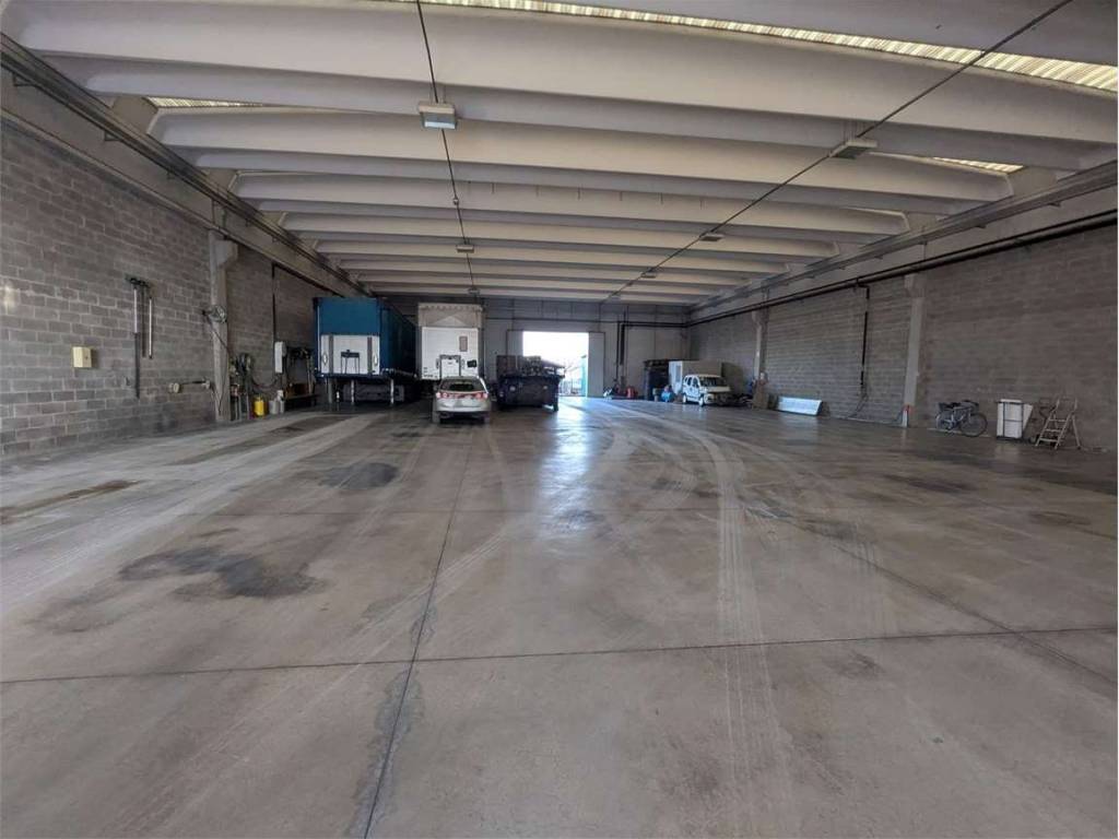 locale commerciale in affitto a Fara Gera d'Adda