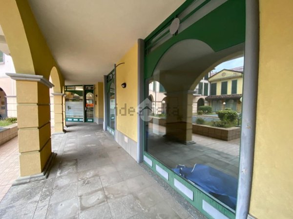 negozio in affitto a Gorlago