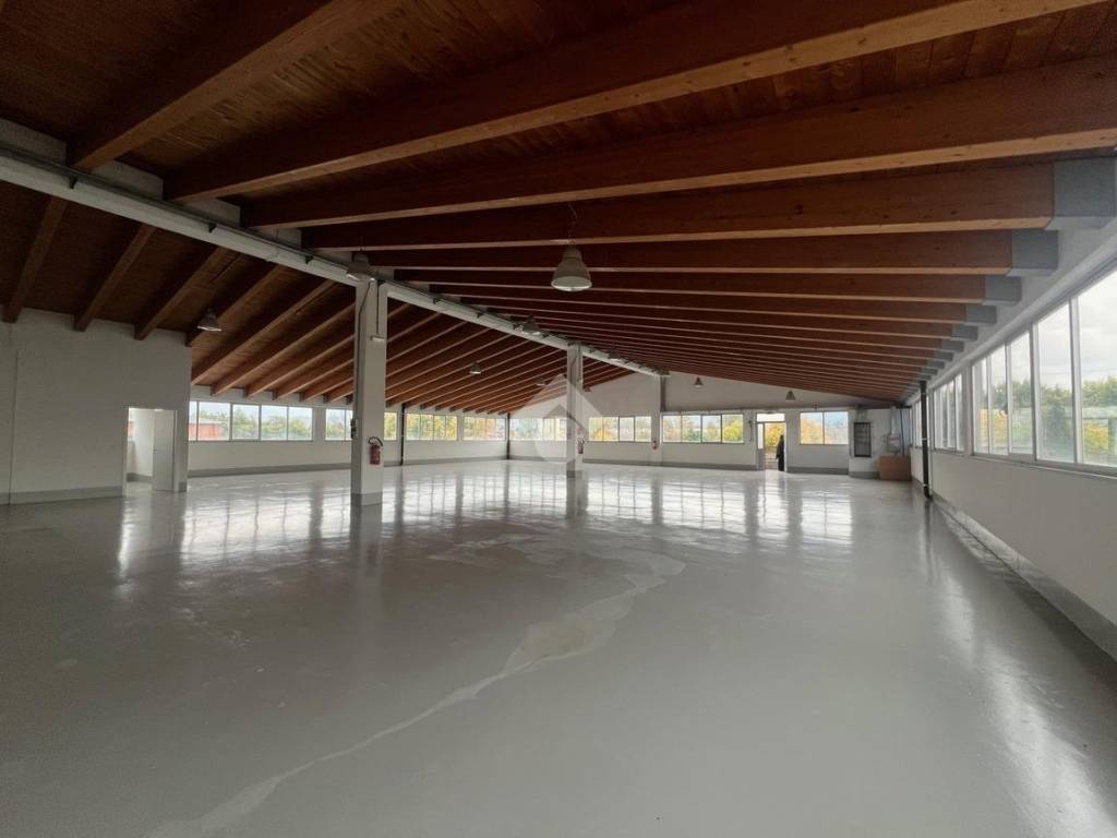 locale commerciale in affitto a Gorlago