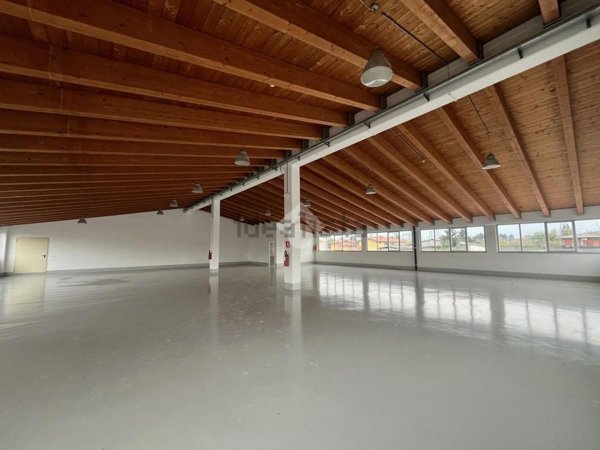 locale commerciale in affitto a Gorlago