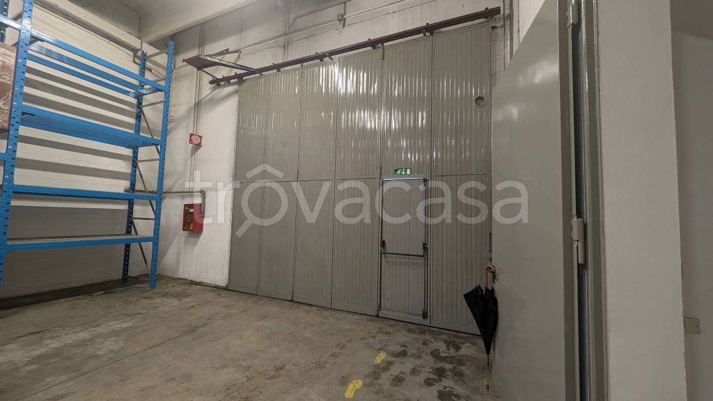 locale commerciale in affitto a Gorle