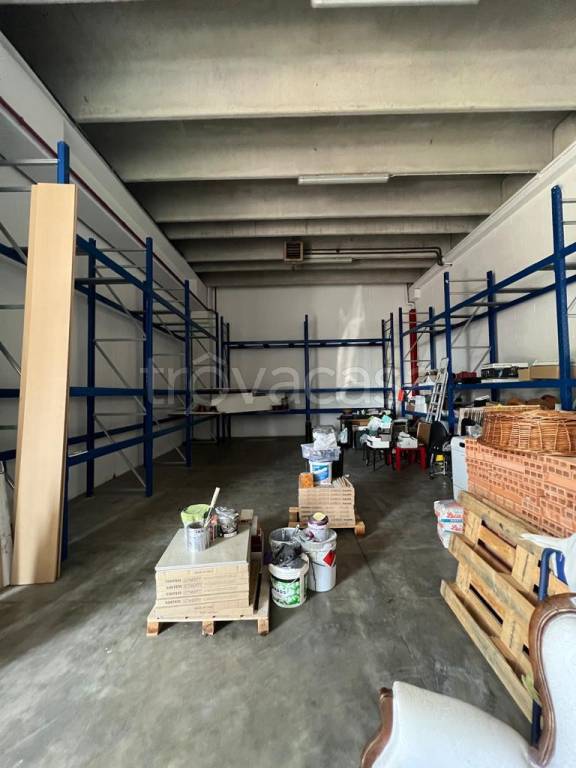 locale commerciale in affitto a Gorle