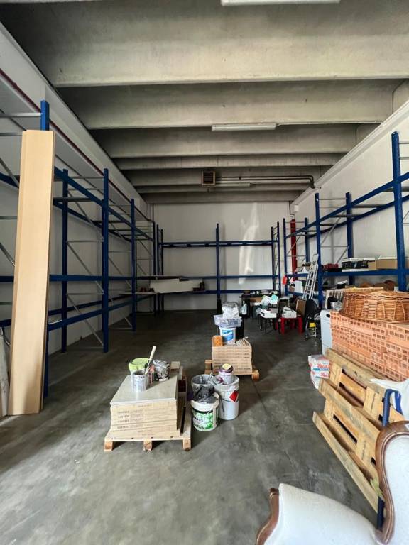 locale di sgombero in affitto a Gorle