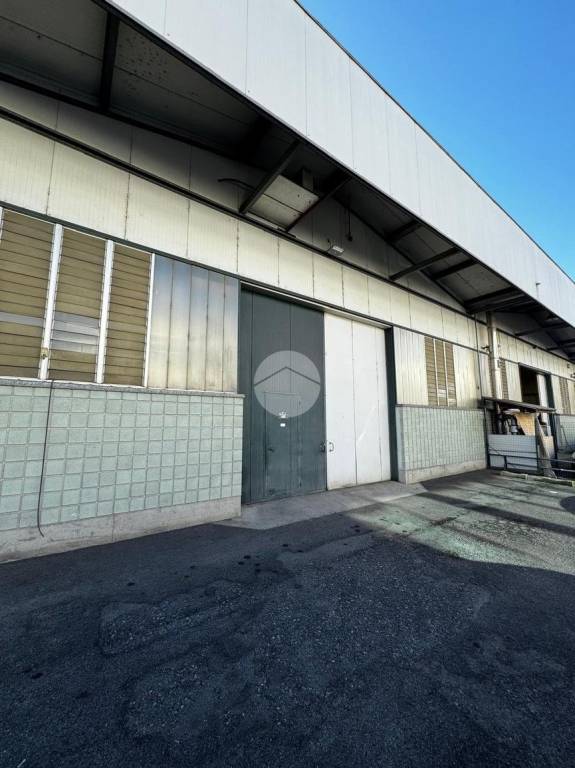 locale commerciale in affitto a Grassobbio