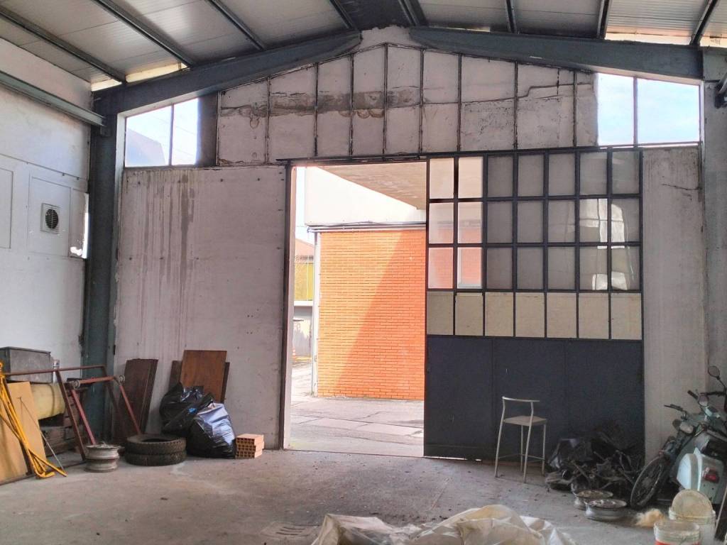 locale commerciale in affitto a Grassobbio