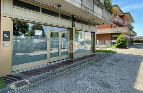 locale commerciale in affitto a Grassobbio