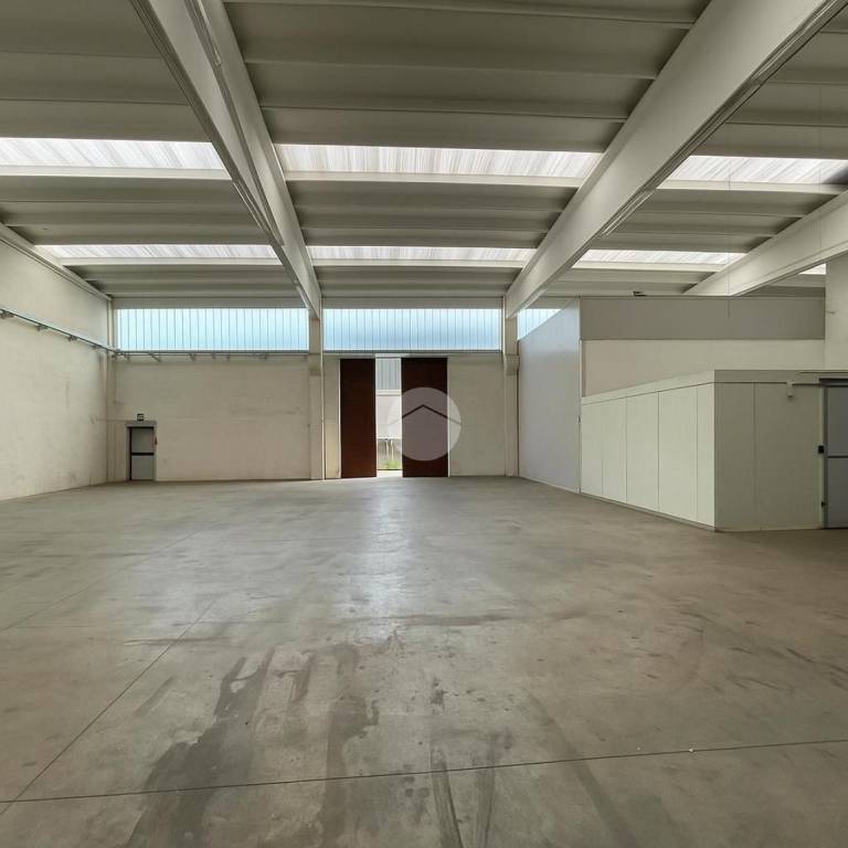 locale commerciale in affitto a Grassobbio