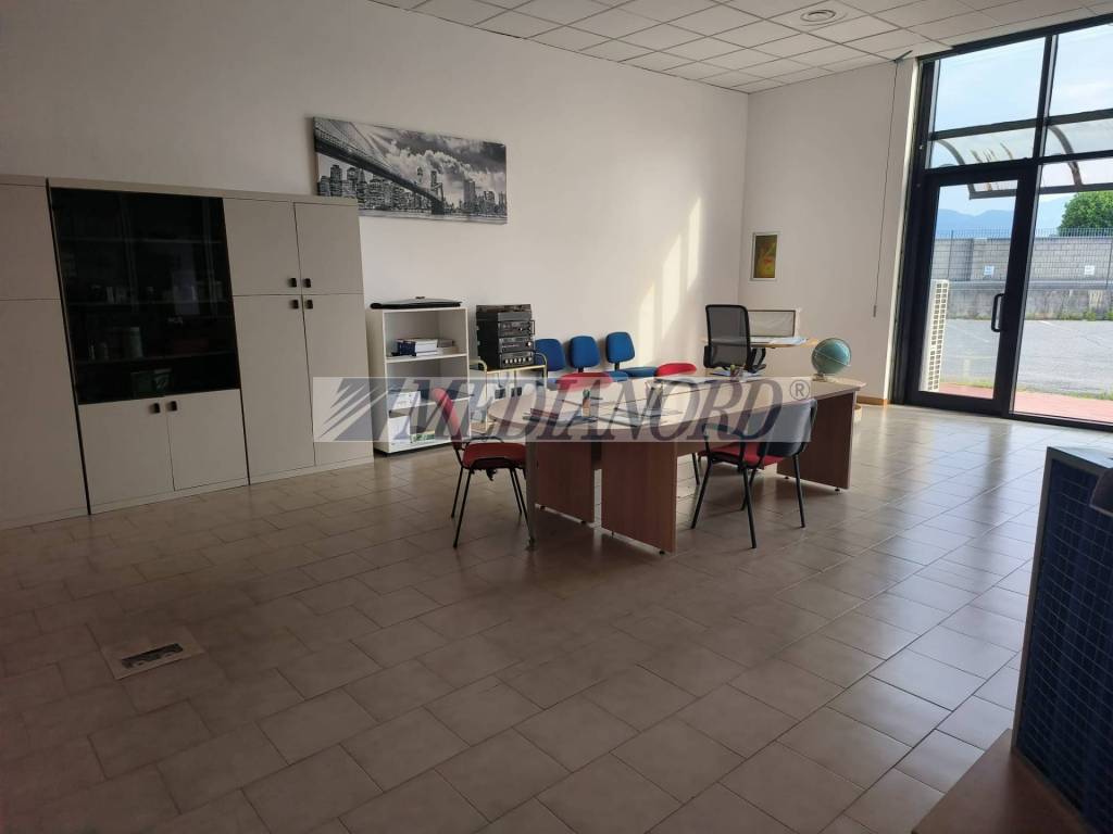 locale commerciale in affitto a Grassobbio