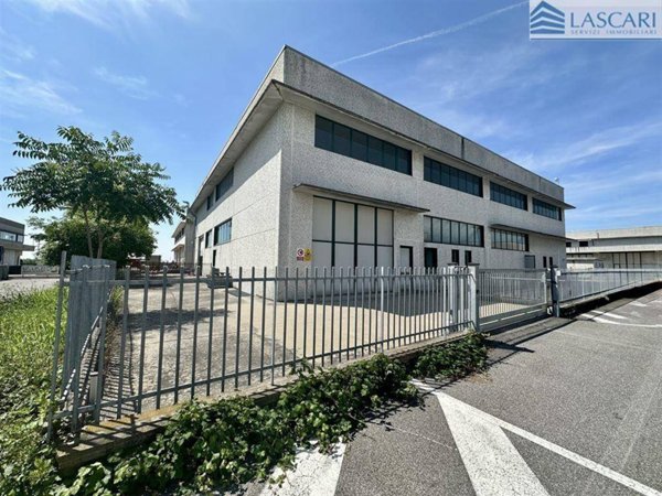 locale commerciale in affitto a Grassobbio