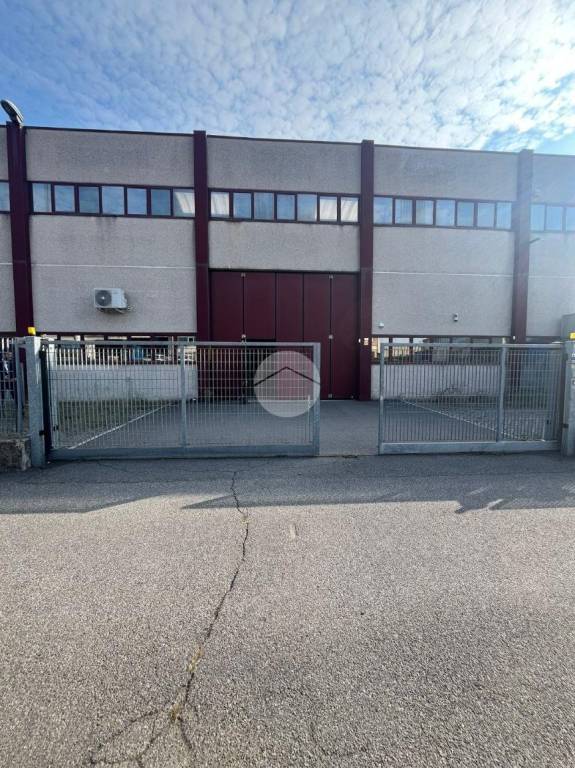 locale commerciale in affitto a Grassobbio