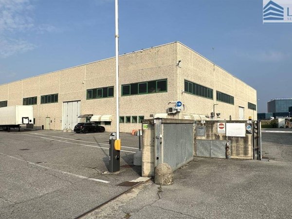 locale commerciale in affitto a Grassobbio