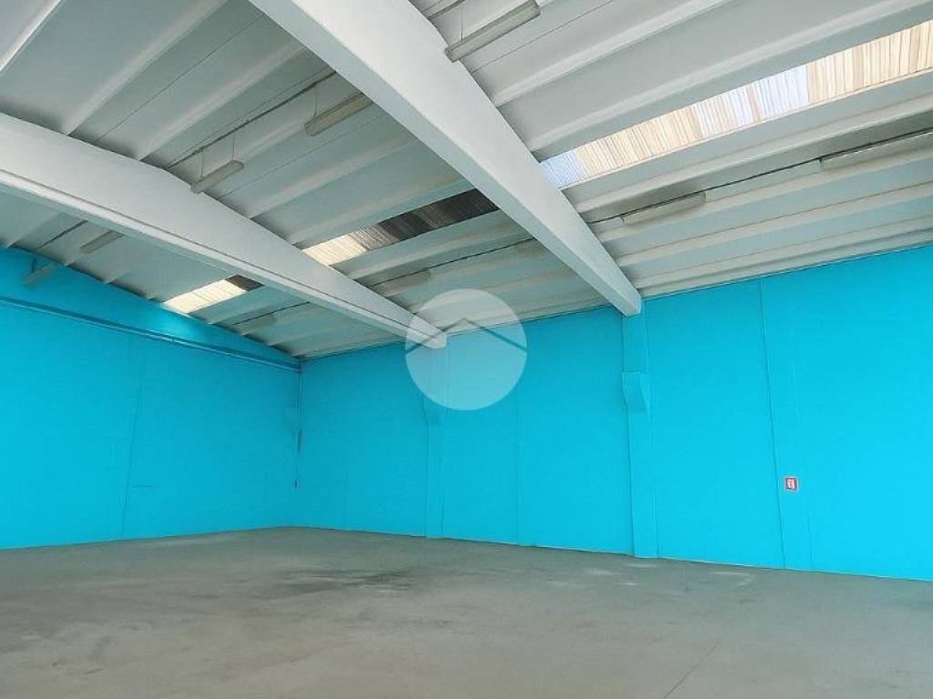 locale commerciale in affitto a Grassobbio